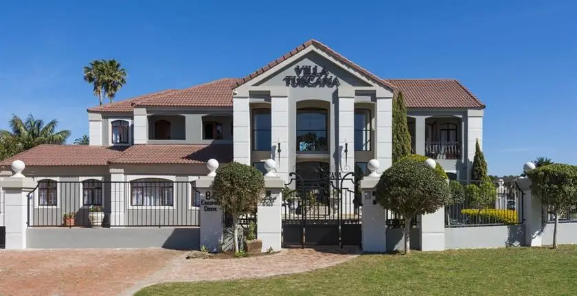 Villa Tuscana by Mantis