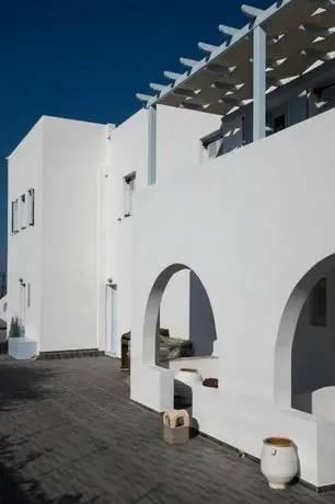 Luna Rossa Santorini